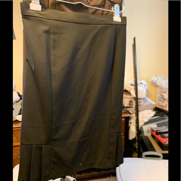Black dress skirt - Picture 2 of 2